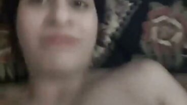 EuroHo sprawia, że film erotyk darmowy ​​jej BAE jest super napalona w pracy