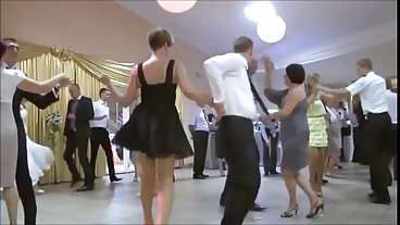 Piłkarska mamuśka dostaje darmowe zdjęcia erotyczne dwóch młodych ogierów, żeby ją szkolić