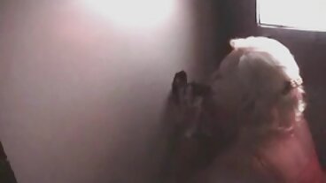 Uczennica Danni uwielbia walić się i ssać darmowy film erotyczny