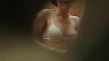 Piękna brunetka Mia i jej kochanek Martin w bezpłatne filmy erotyczne zmysłowej scenie