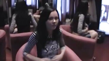 Cała naturalna blond laska Jessie Saint upuszcza swoją filmy erotyczne za free bieliznę, by ruchać się ostro