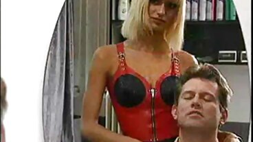 Bezczelna krotkie darmowe filmy erotyczne nauczycielka, pani DiCaprio, idzie na kutasa POV