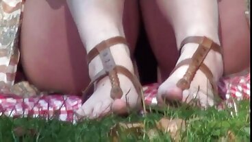 Jeny bezpłatne filmy pornograficzne i Vienna uwielbiają pokazywać swoje niesamowite ciała publicznie