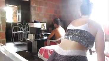 Czerwona lateksowa chuda latynoska mamuśka dostaje wytrysk w filmy eroryczne za darmo cipce podczas sexdate